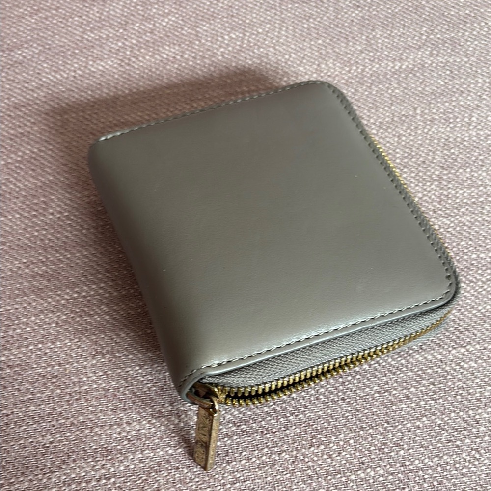 Cuyana Grey leather wallet